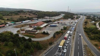 Bolu Dağında kilometrelerce araç kuyruğu oluştu