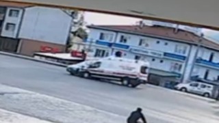 Boluda ambulans ile ticari araç çarpıştı: 1 yaralı
