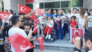 Bronz madalya kazanan milli sporcu Nazmiye Muratlı, Hatayda coşkuyla karşılandı