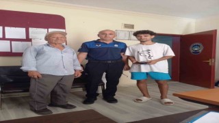 Bulduğu cüzdanı zabıtaya teslim etti