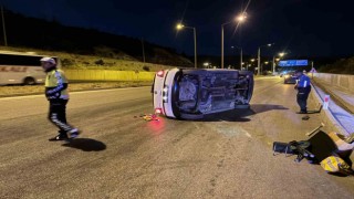 Burdurda bordür taşına çarpan otomobil devrildi, sürücü olay yerinden kaçtı