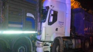 Burdurda park halinde freni boşalan tır 5 araca çarptı: 1 yaralı
