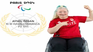 Bursa Büyükşehir Belediyesporlu Aysel Özgandan gümüş madalya