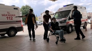 Bursada 2 otomobil kafa kafaya çarpıştı: 8 yaralı