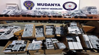 Bursada 200 bin liralık kaçak gözlük ele geçirildi