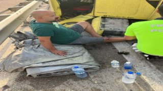 Bursada bir tır, tomruk yüklü tıra çarptı: Ortalık savaş alanına döndü