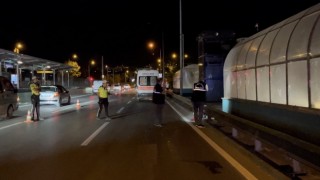 Bursada kontrolden çıkan motokurye bariyerlere girdi: 1 ölü