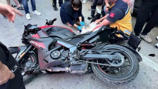 Bursada motosikletin çarptığı yaya metrelerce savruldu