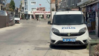 Bursada silahlı kavga: Mermiler fotoğrafçı dükkanına isabet etti