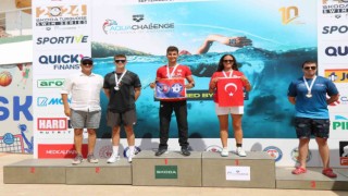 Bursalı komutan madalyaları topladı