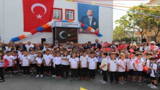 Büyükçekmece Belediye Başkanı ilk zili öğrencilerle birlikte çaldı