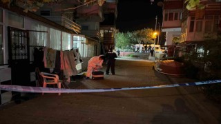 Büyükçekmecede operasyonda yakalanacağını anlayan şüpheli kendisine ateş ederek yaşamına son verdi