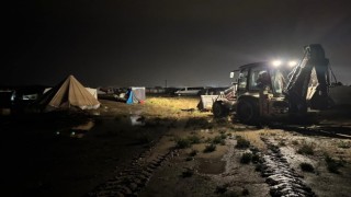 Çadırlarını su basan tarım işçilerinin yardımına belediye koştu