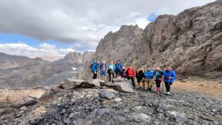 Çekyadan gelen turistler Yüksekovanın doğal güzelliklerine hayran kaldı