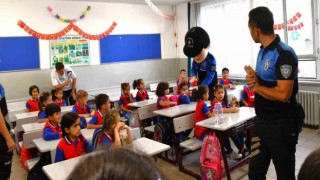 Cesurdan minik öğrencilere sürpriz
