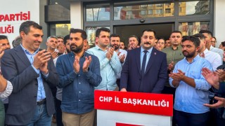 CHP'de Ahmet Tanık Başkan Adaylığını Görkemli Bir Şekilde Açıkladı