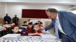 “Çocuklarımızı geleceğimizin güvencesi olarak görüyoruz”