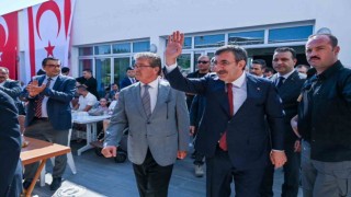 Cumhurbaşkanı Yardımcısı Yılmaz, KKTCde Kıbrıs Türkleriyle bir araya geldi