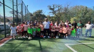 Deliklikaya Mahallesi muhtarı Mustafa Borçlanmış, çocukları spora teşvik ediyor