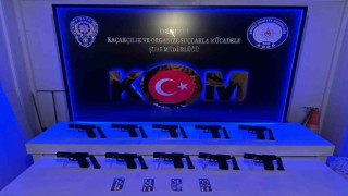 Denizlide şüphelinin üzerinden ruhsatsız silah ve uyuşturucu haplar ele geçirildi