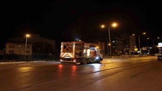 Denizlide yol çizgileri yenileniyor