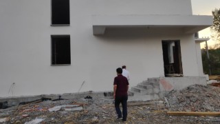 Deprem sebebi ile yıkılan caminin yerine yenisi yapılıyor