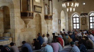 Deprem sonrası ibadete kapatılan Kozluca Camii yeniden cemaatine kavuştu