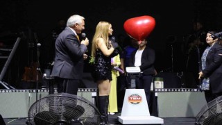 Derya Uluğa kilosu kadar beyaz altın verileceğini duyunca şaştı kaldı