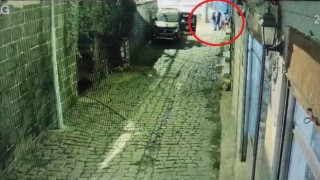 Diyarbakırda polise bıçaklı saldırı anı güvenlik kamerasına yansıdı