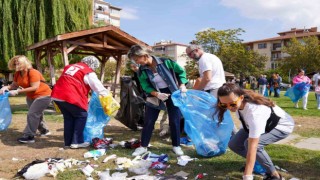 Doğaseverler, Dünya Temizlik Gününde çöp topladı
