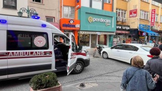 Duba önünde duraklayan araç ambulansın geçişine engel oldu