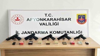 Düğünde havaya ateş açan magandalar silahlarıyla birlikte yakalandı