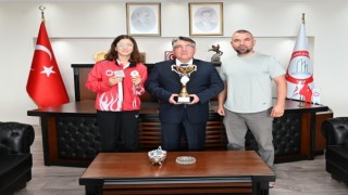 Dünya Şampiyonu Basancıdan Rektör Özölçere ziyaret