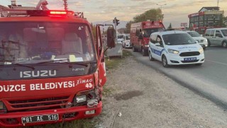 Düzcede itfaiye aracı ile kamyonet çarpıştı: 1 itfaiye eri yaralandı