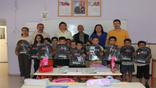 Düziçi'nde Köylerde Okuyan Çocuklara Okul Çantası Hediye Edildi