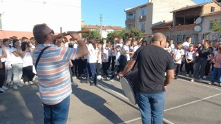 Edirnede öğrenciler, davul-zurna eşliğinde okula başladı
