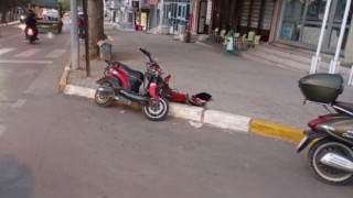 Edirnede otomobil ile elektrikli motosiklet çarpıştı: 2 yaralı