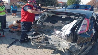 Edremitte 3 araç trafik kazası yaptı; 4 yaralı