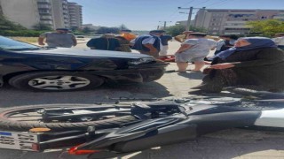 Ehliyetsiz çocuğun kullandığı motosiklet otomobille çarpıştı