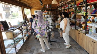 El emeği ürünler Üreten Eller Mağazasında sergileniyor