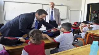 Elazığ Belediyesinden öğrencilere kırtasiye seti ve okul çantası desteği