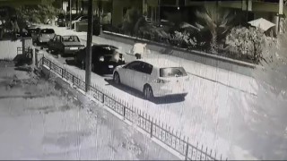 Erbaada genç kadına sokak ortasında bıçaklı saldırı
