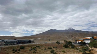 Erciyes mevsimin ilk karı yağdı
