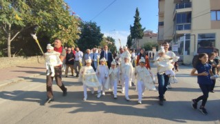 Erkekliğe ilk adımlarını toplu sünnet şöleninde attılar