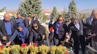 Ertaş, mezarı başında anıldı
