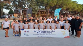 Ertuğrul Sağlam minik sporcu ve aileleri ile buluştu