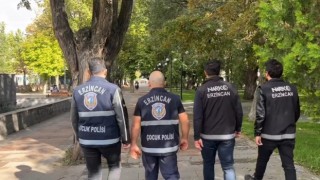 Erzincanda polisin okul çevrelerinde denetimleri sürüyor
