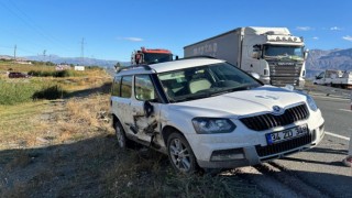 Erzincanda trafik kazası: 3 yaralı