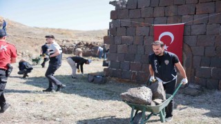 Erzurum polisinden örnek davranış
