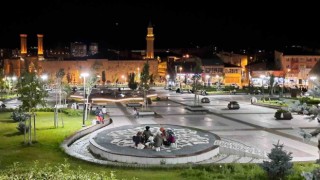 Erzurumda en çok kullanılan üç soy isim; Yılmaz, Kaya ve Polat